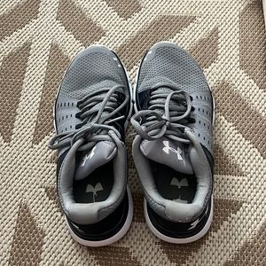 Underarmour sneakers size 6.5
